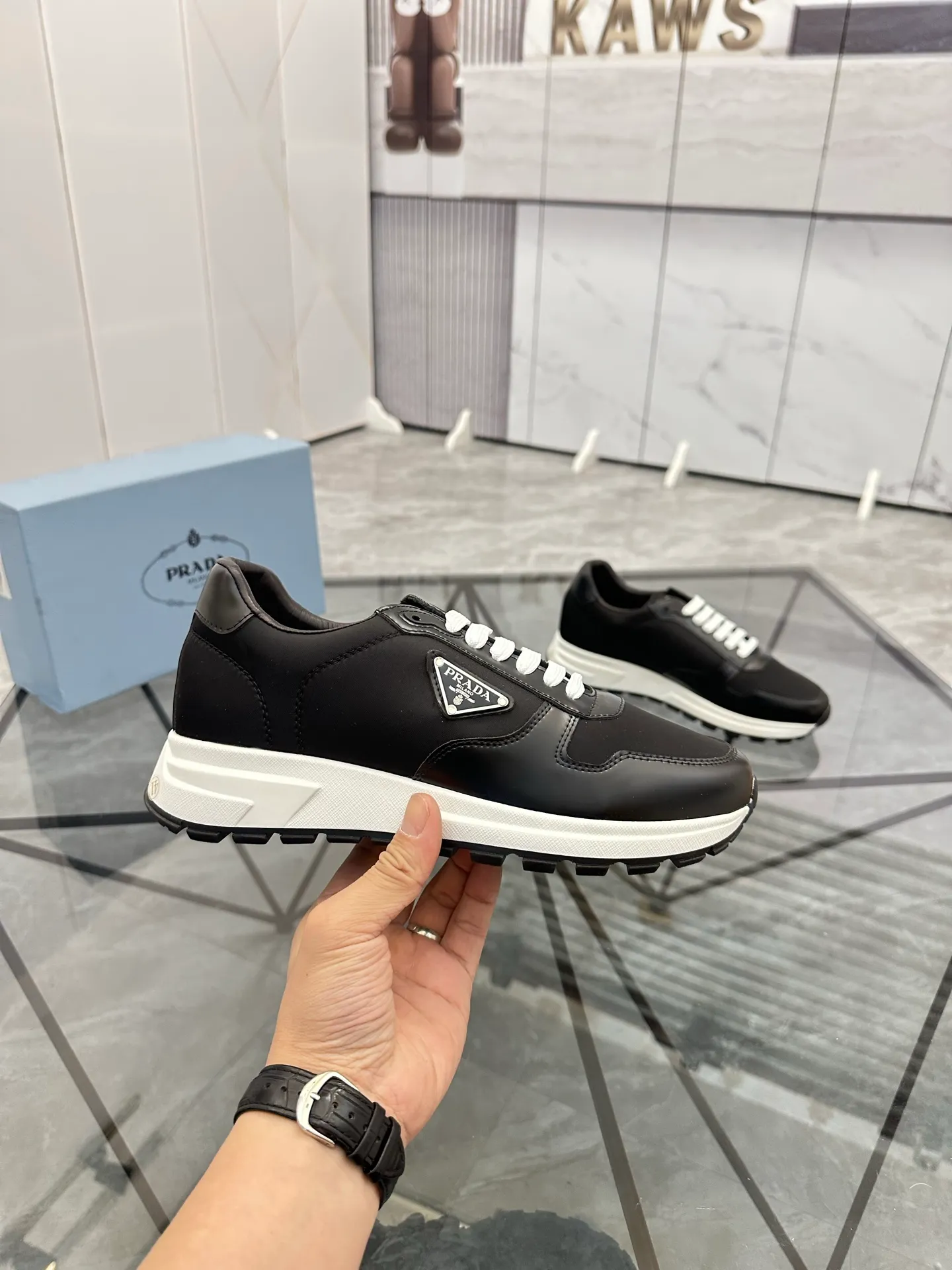 Men's shoes: 💰P440¥ Product trademark: Prada *"Prada*" low-top casual shoes Regular size: 38-44 (can be customized to 45.46) Product materials: imported cowhide upper, sheepskin lining, original outsole. Number: 835